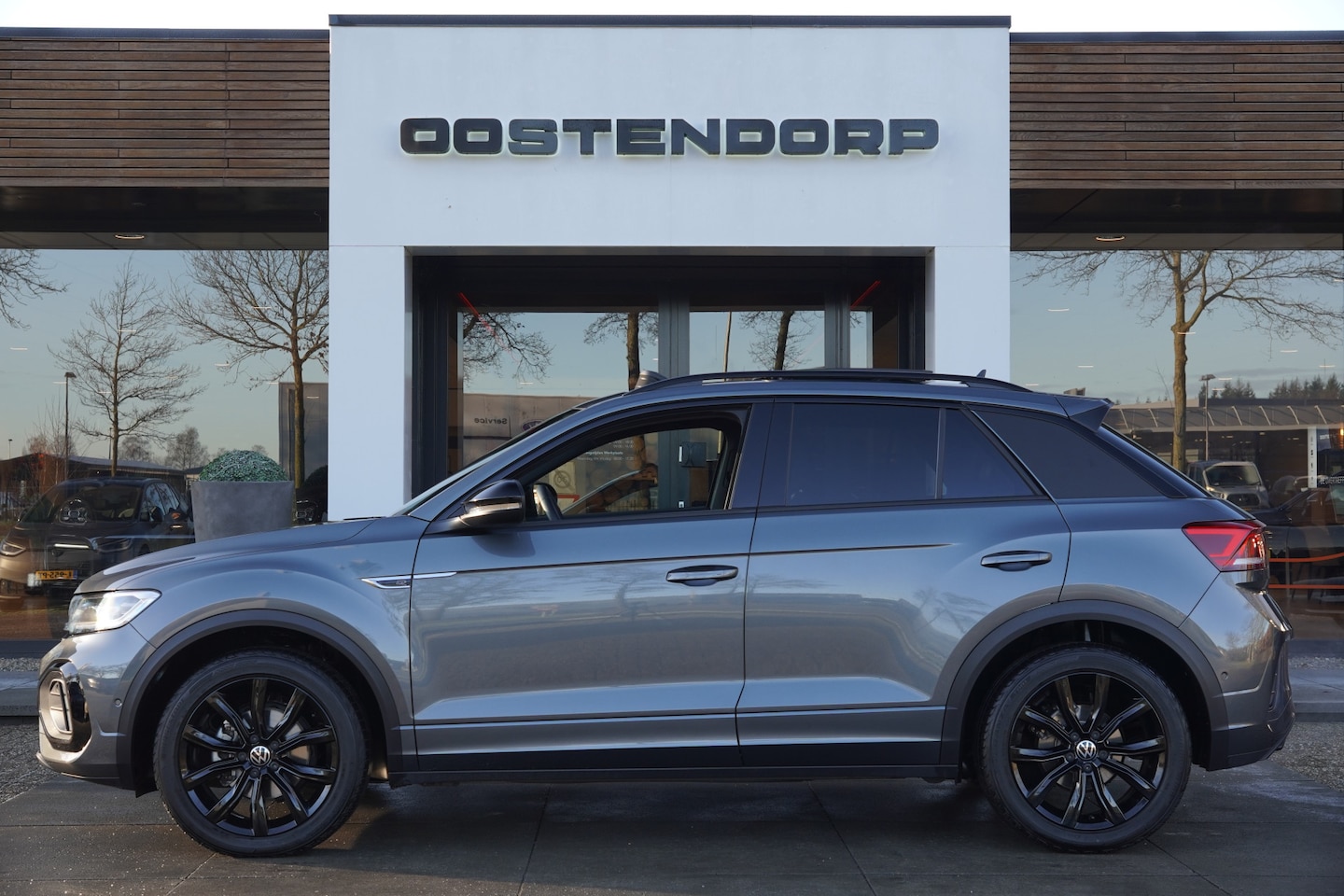 Volkswagen T-Roc - 1.5TSI/150pk R-Line BLACKSTYLE DSG Automaat|2024|IQ-LED|Virtual Cockpit|Side Assist|Cruise - AutoWereld.nl