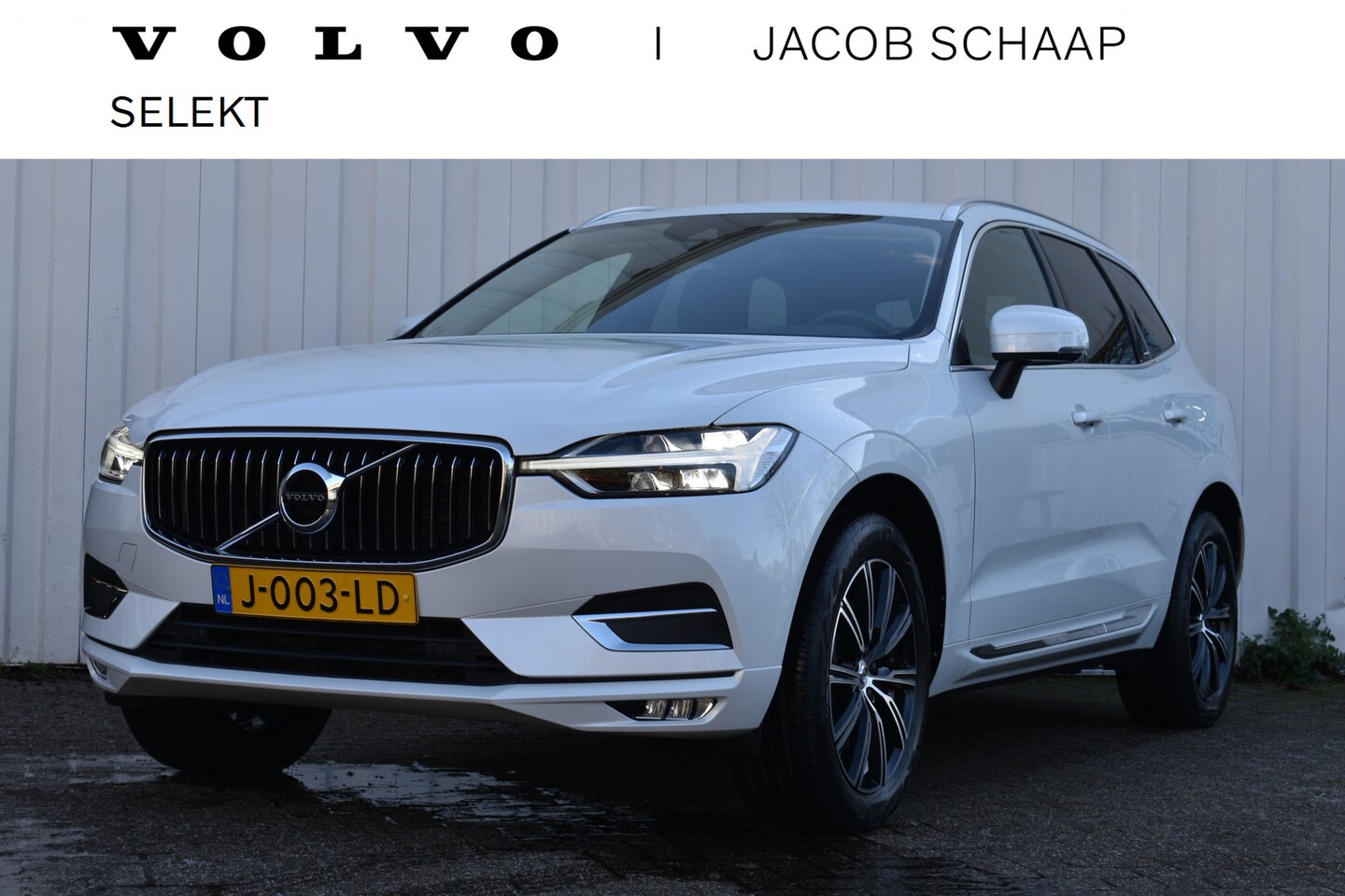 Volvo XC60 - B4 Inscription | Blis | Trekhaak | Keyless Entry | Apple Carplay/Android Auto | - AutoWereld.nl