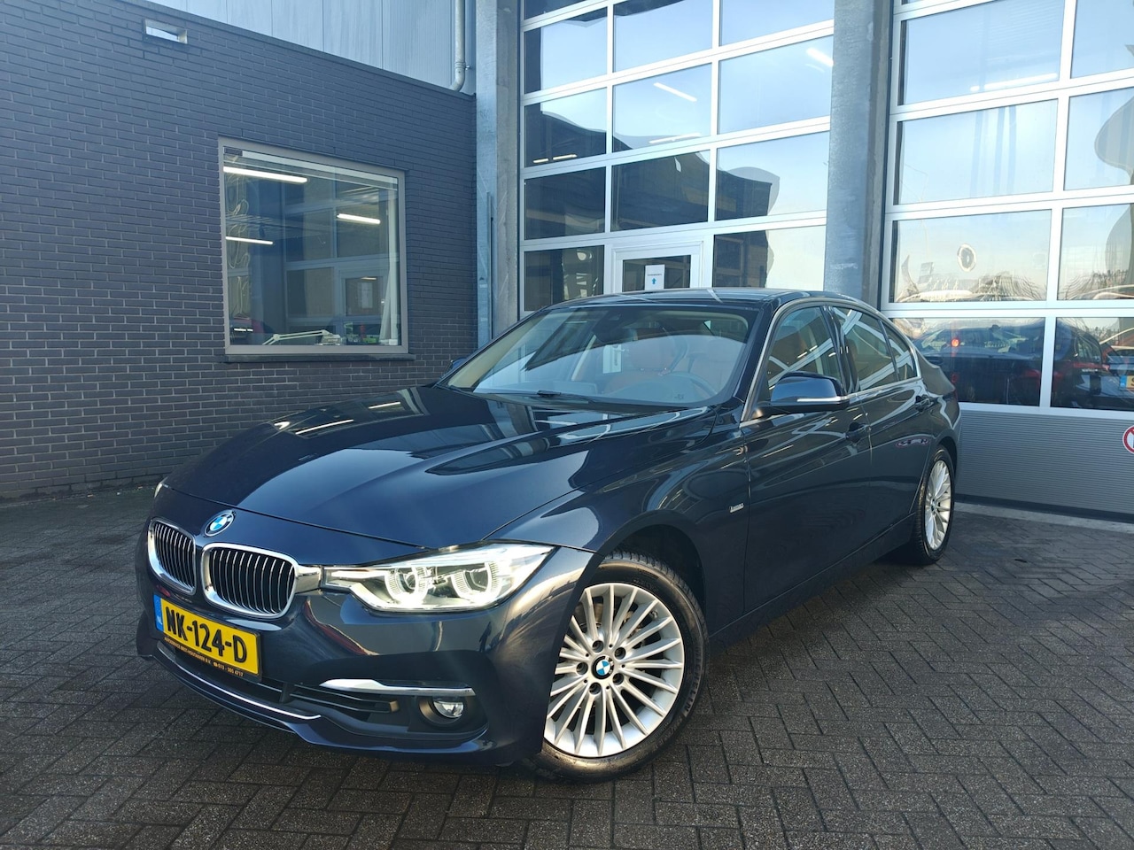 BMW 3-serie - 320i Centennial High Executive 184pk | Keyless | HUD-Display | NAVI | Cruise | Leder | Sto - AutoWereld.nl