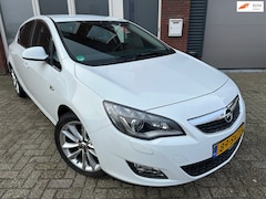 Opel Astra - 1.4 Turbo Sport / 1e Eig / Navi / Xenon / PDC / Cruise / 18 inch