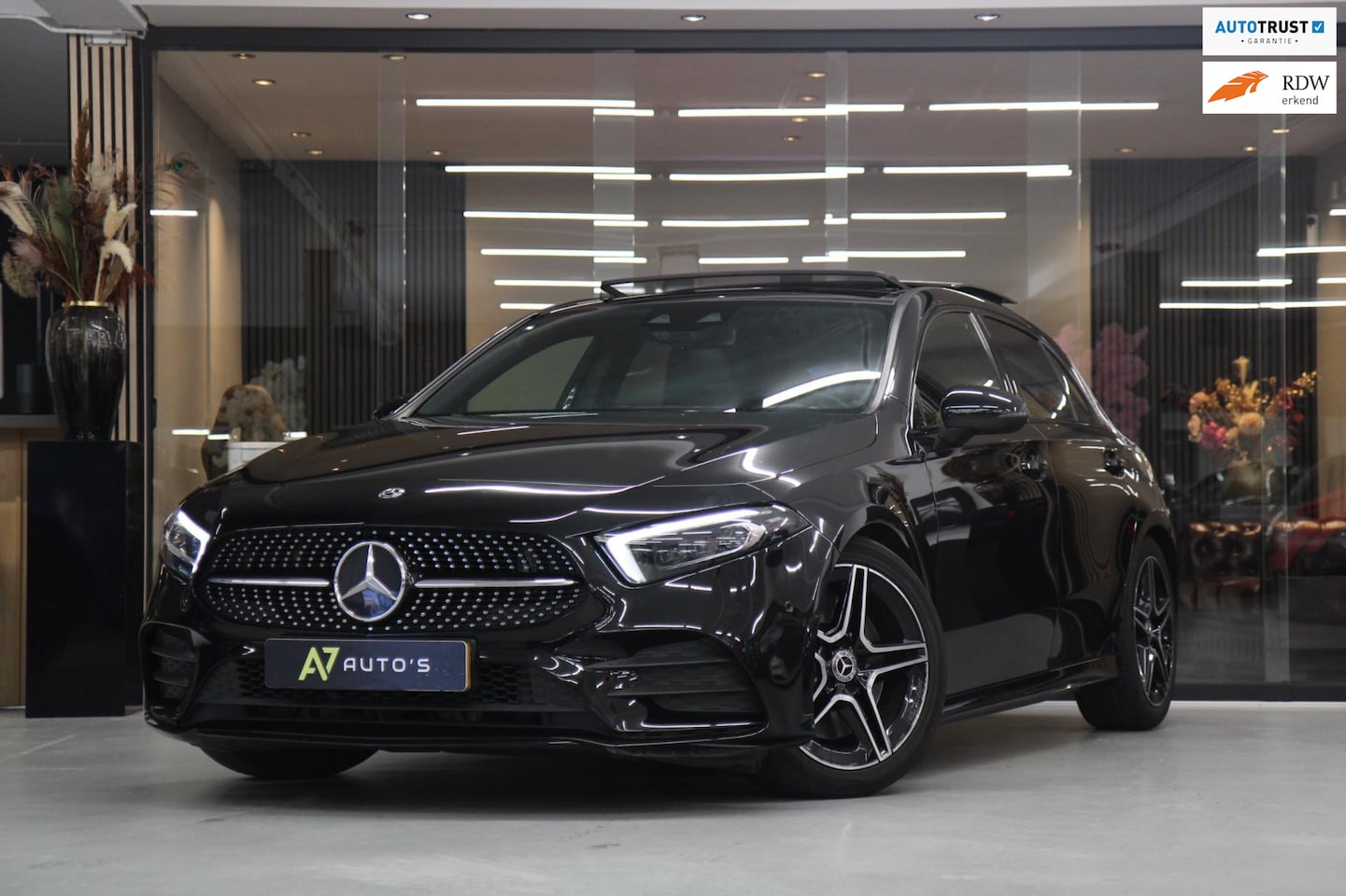 Mercedes-Benz A-klasse - 250 AMG/PANODAK/SFEERVEL/CARPLAY/LANE ASSIST - AutoWereld.nl