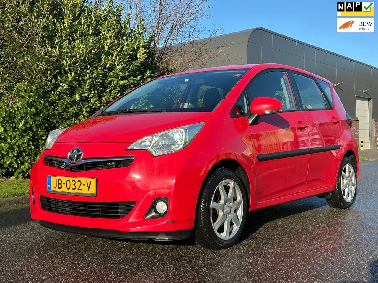 Toyota Verso S - 1.3 VVT-i Dynamic Achteruit camera*Cruise*Airco*Trekhaak*Dealer onderhouden*LM velgen* - AutoWereld.nl