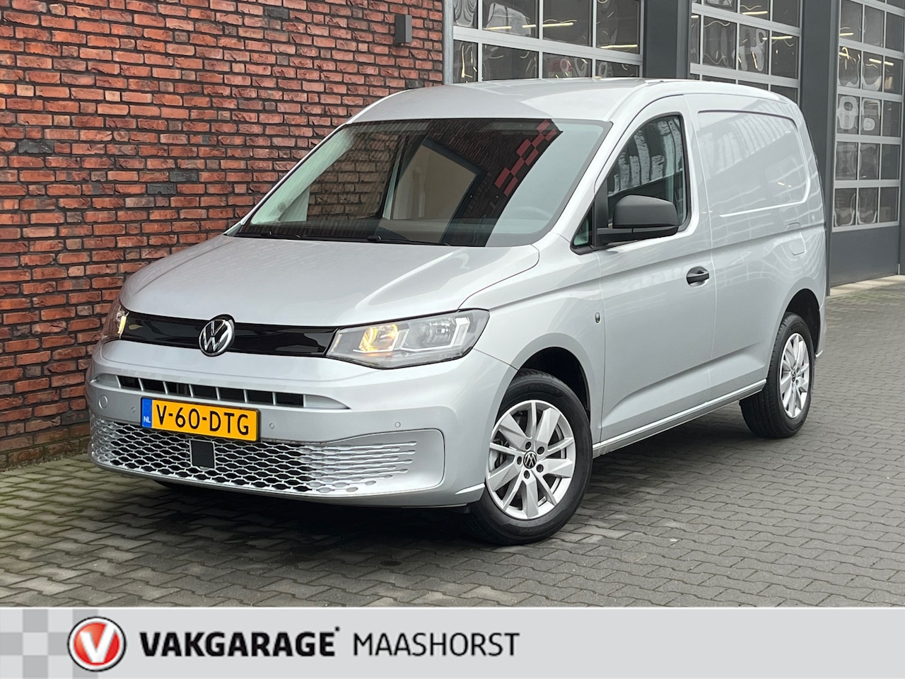 Volkswagen Caddy Cargo - 2.0 TDI Style Automaat/ParkeerSensoren/AppConnect/DAB/Airco/Cruise/Navigatie - AutoWereld.nl