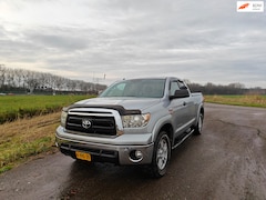 Toyota Tundra - 5.7 V8 Double Cab