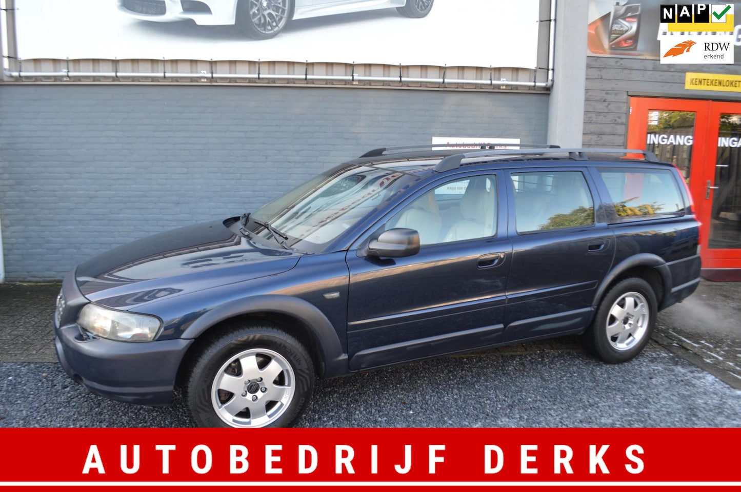 Volvo XC70 - 2.5 T Geartronic Comfort Line Aut Airco Leer 4x4 Trekhaak - AutoWereld.nl