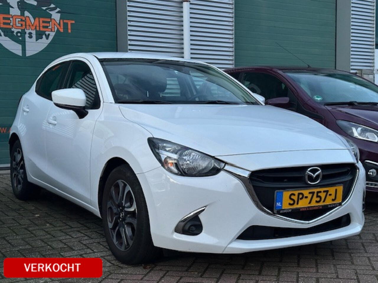 Mazda 2 - 1.5 Skyactiv-G Dynamic+ / Navi / Parkeersens. / Trekhaak / Carplay - AutoWereld.nl