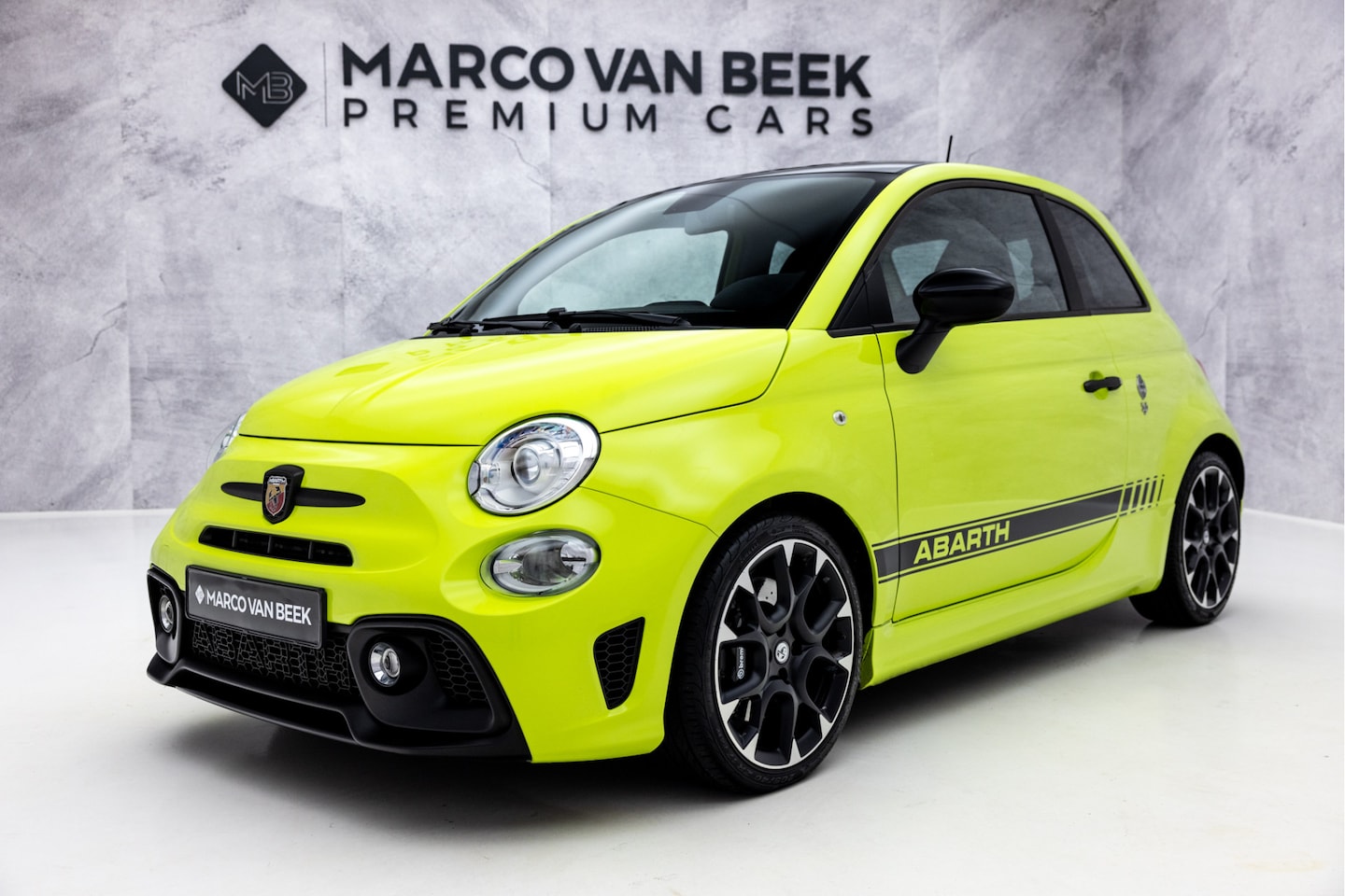 Fiat 500 Abarth - 1.4 T-Jet Competizione 70th Anniversary | Uniek | Carplay | NL Auto - AutoWereld.nl