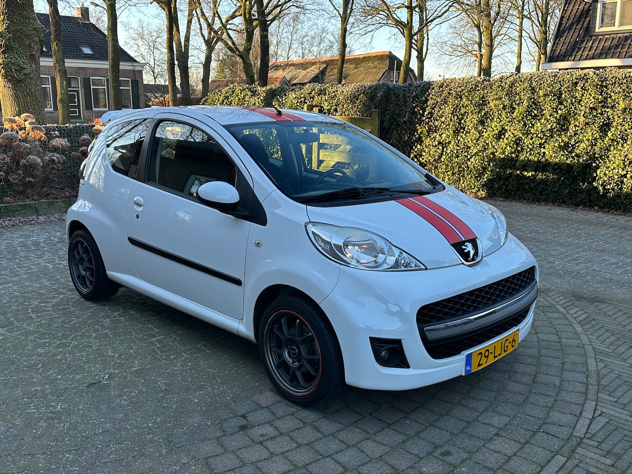 Peugeot 107 - 1.0-12V XS Sport uitvoering - AutoWereld.nl