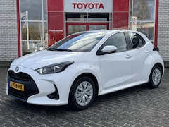 Toyota Yaris - 1.5 HYBRID APPLE/ANDROID CAMERA CLIMA AD-CRUISE DAB NL-AUTO ALL SEASON