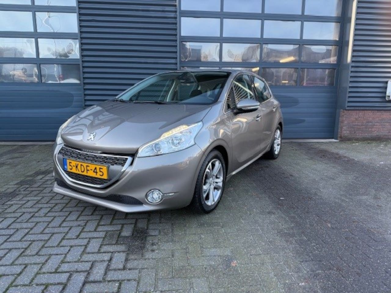 Peugeot 208 - 1.2 VTi Allure Airco Navi Cruise 5-Deurs - AutoWereld.nl