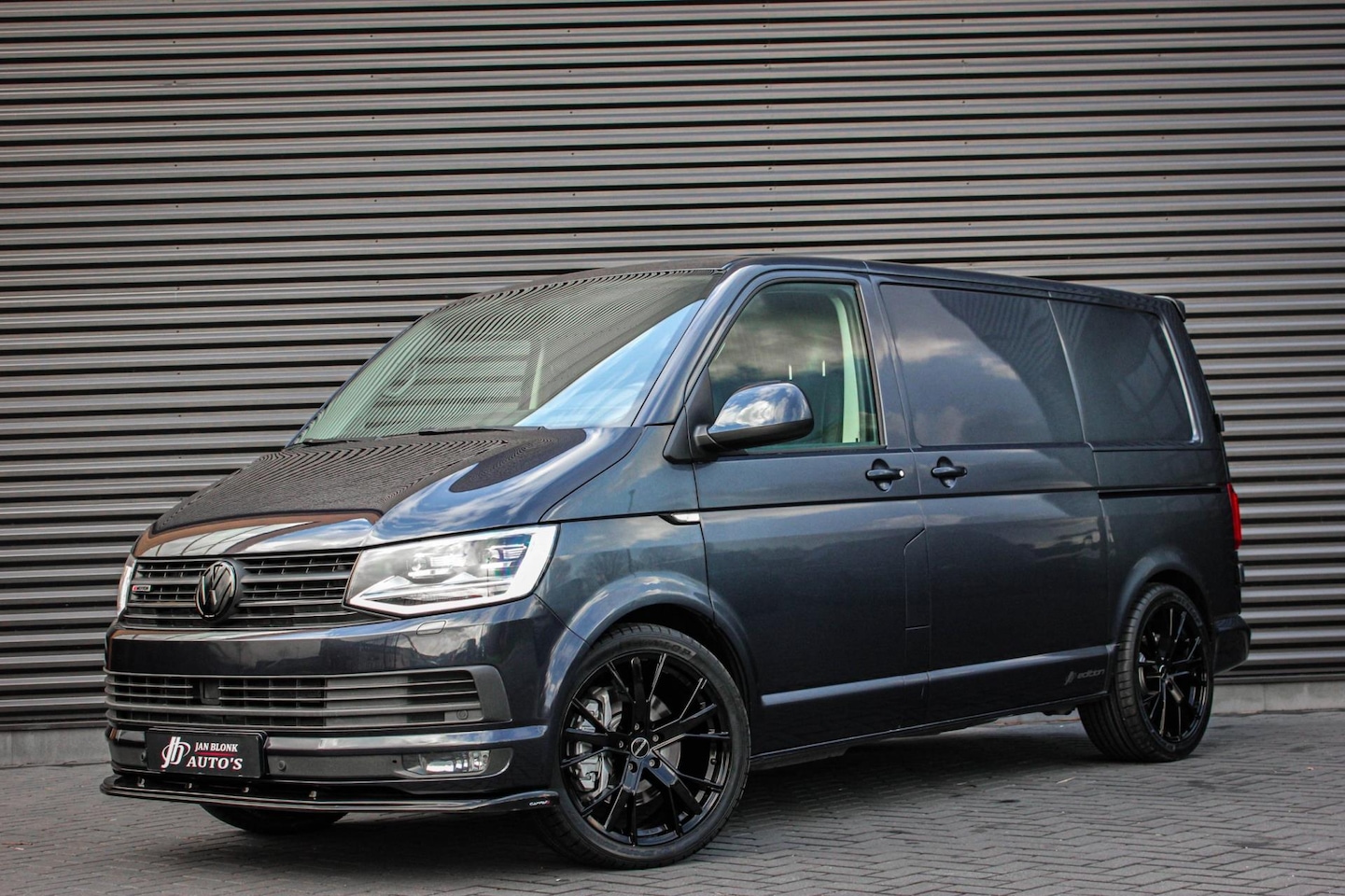 Volkswagen Transporter - 2.0 TDI L1H1 4Motion Highline 199PK BLEU METALLIC / LEDEREN BEKLEDING / VERLAGING / NAVIGA - AutoWereld.nl