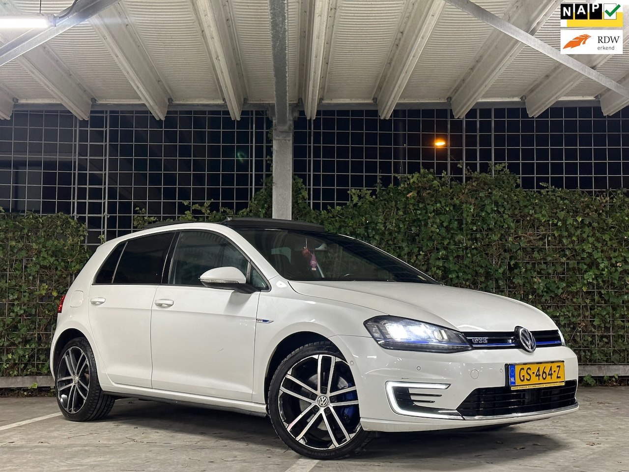 Volkswagen Golf - 1.4 TSI GTE Parelmoet wit/Panorama/Led/Nap/Dealer onderhouden - AutoWereld.nl