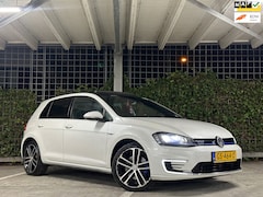 Volkswagen Golf - 1.4 TSI GTE Parelmoet wit/Panorama/Led/Nap/Dealer onderhouden