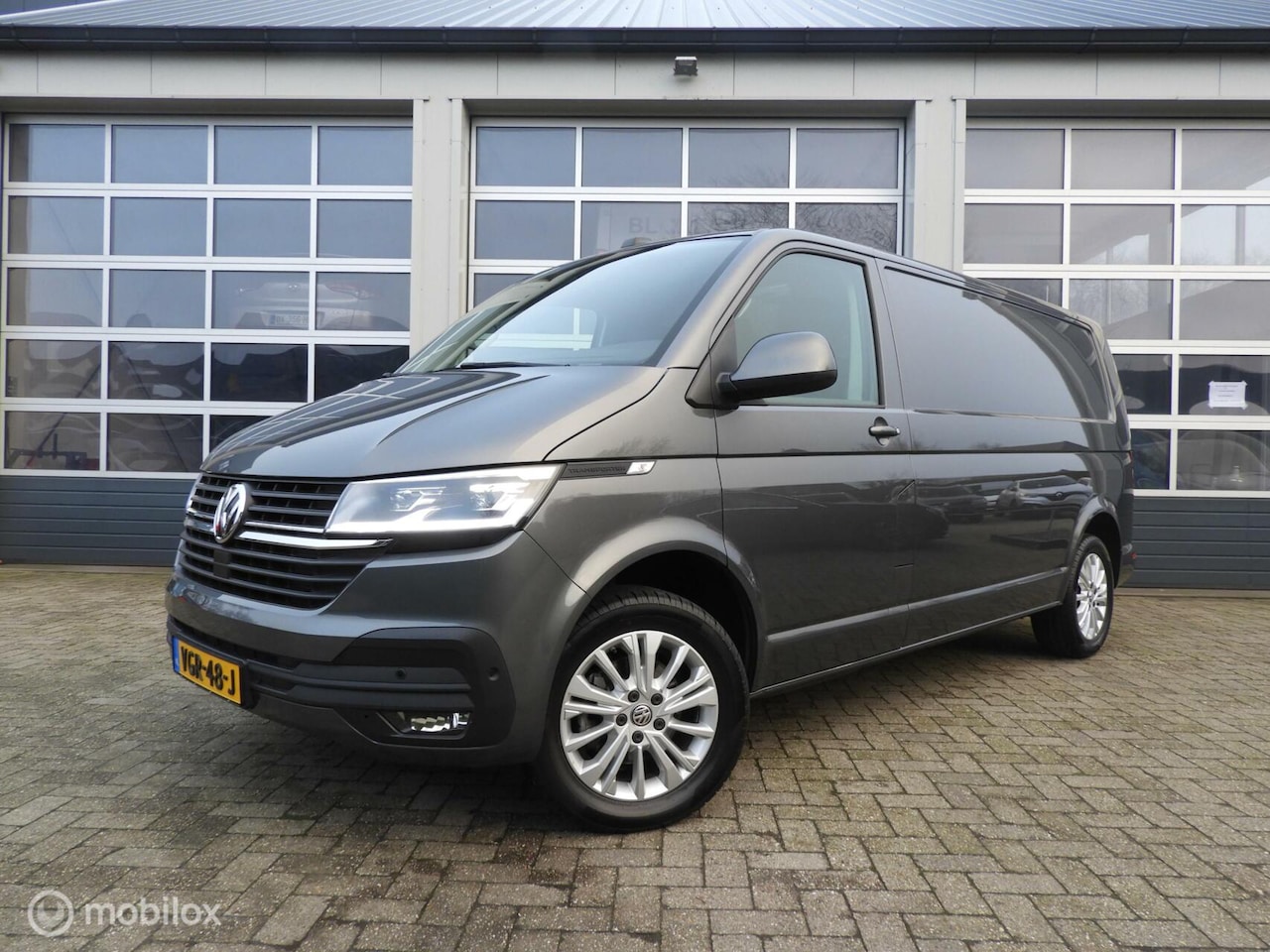 Volkswagen Transporter - 2.0 TDI L2H1 Bulli LED - AutoWereld.nl