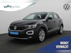 Volkswagen T-Roc - 1.5 TSI 150PK DSG Sport | Trekhaak | Beats | Camera | Navi | Parkeersensoren voor/achter |