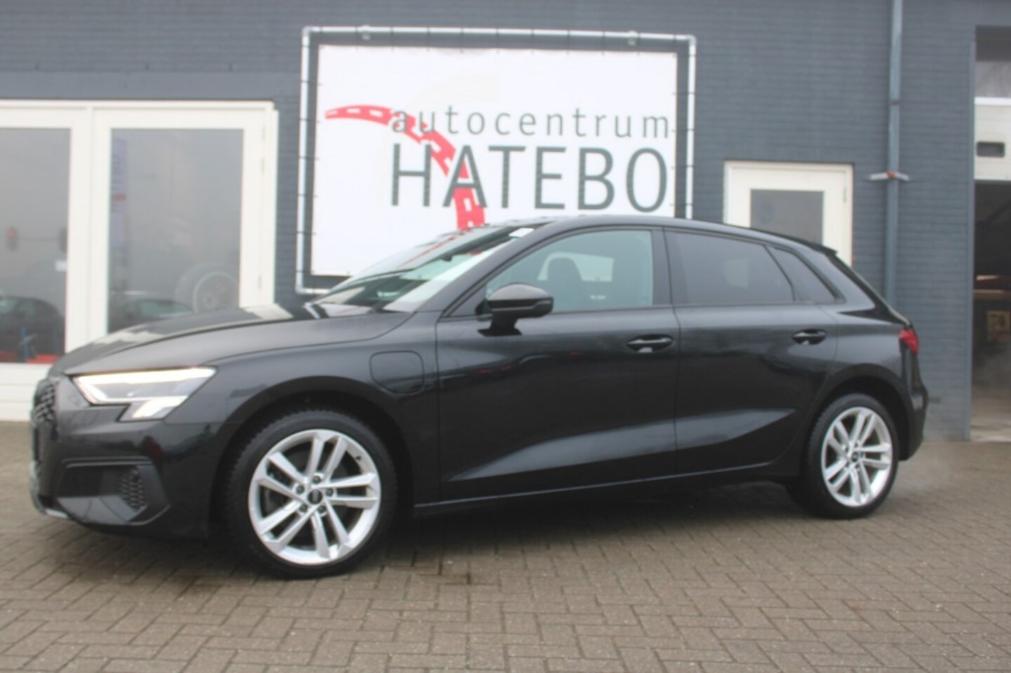 Audi A3 - 40TFSI-E S-Line Matrix Virtual LED Navi Apple Camera 17LM - AutoWereld.nl