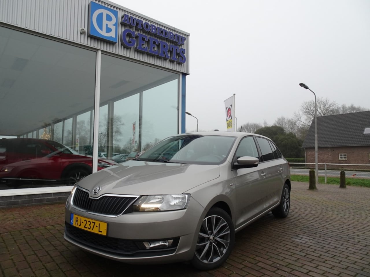 Skoda Rapid - 1.2 TSI Automaat Greentech Drive PDC/CLima/Navi/Cruise - AutoWereld.nl