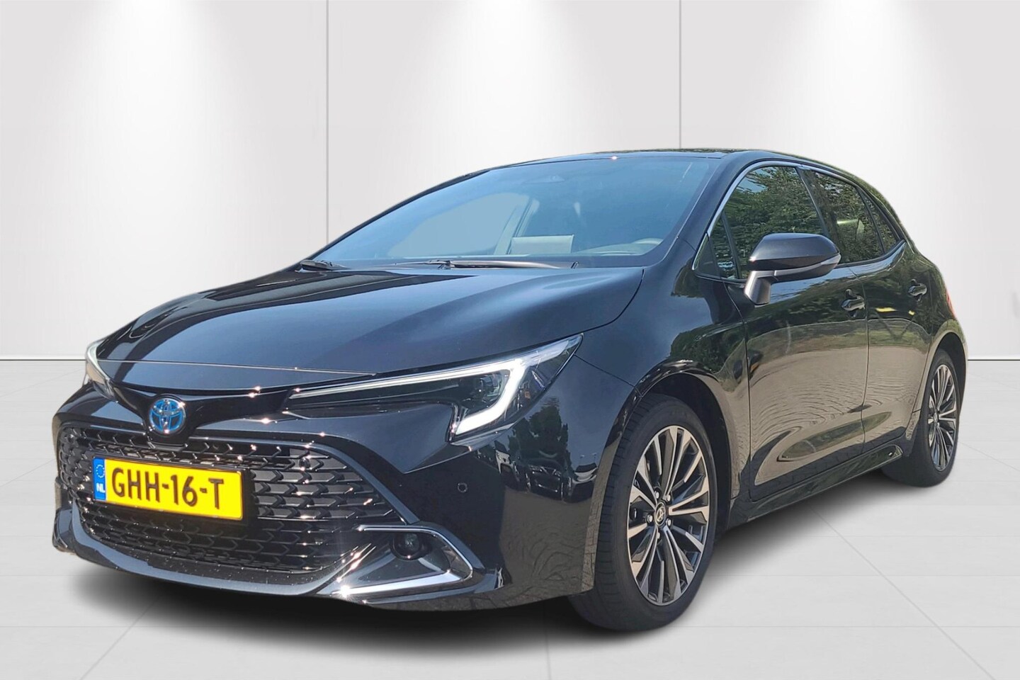 Toyota Corolla - Hybrid 140 Business Plus NAVI KEYLESS AD-CRUISE APPLE / ANDROID GETINT GLAS - AutoWereld.nl