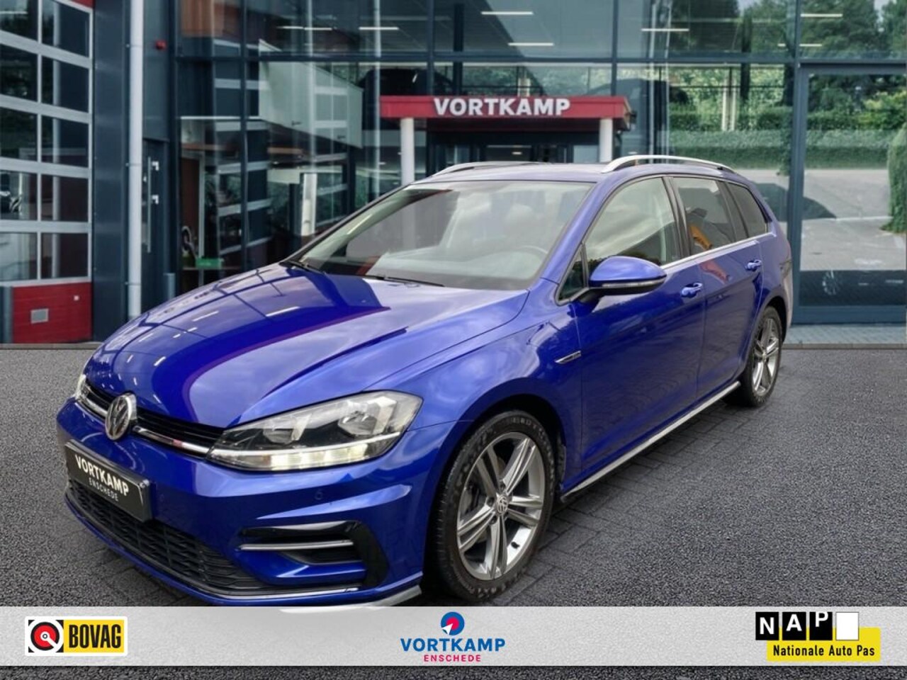 Volkswagen Golf - 1.0 TSI R-LINE CAMERA/NAVI/CARPLAY/ACC/PDC/STOELVERW - AutoWereld.nl