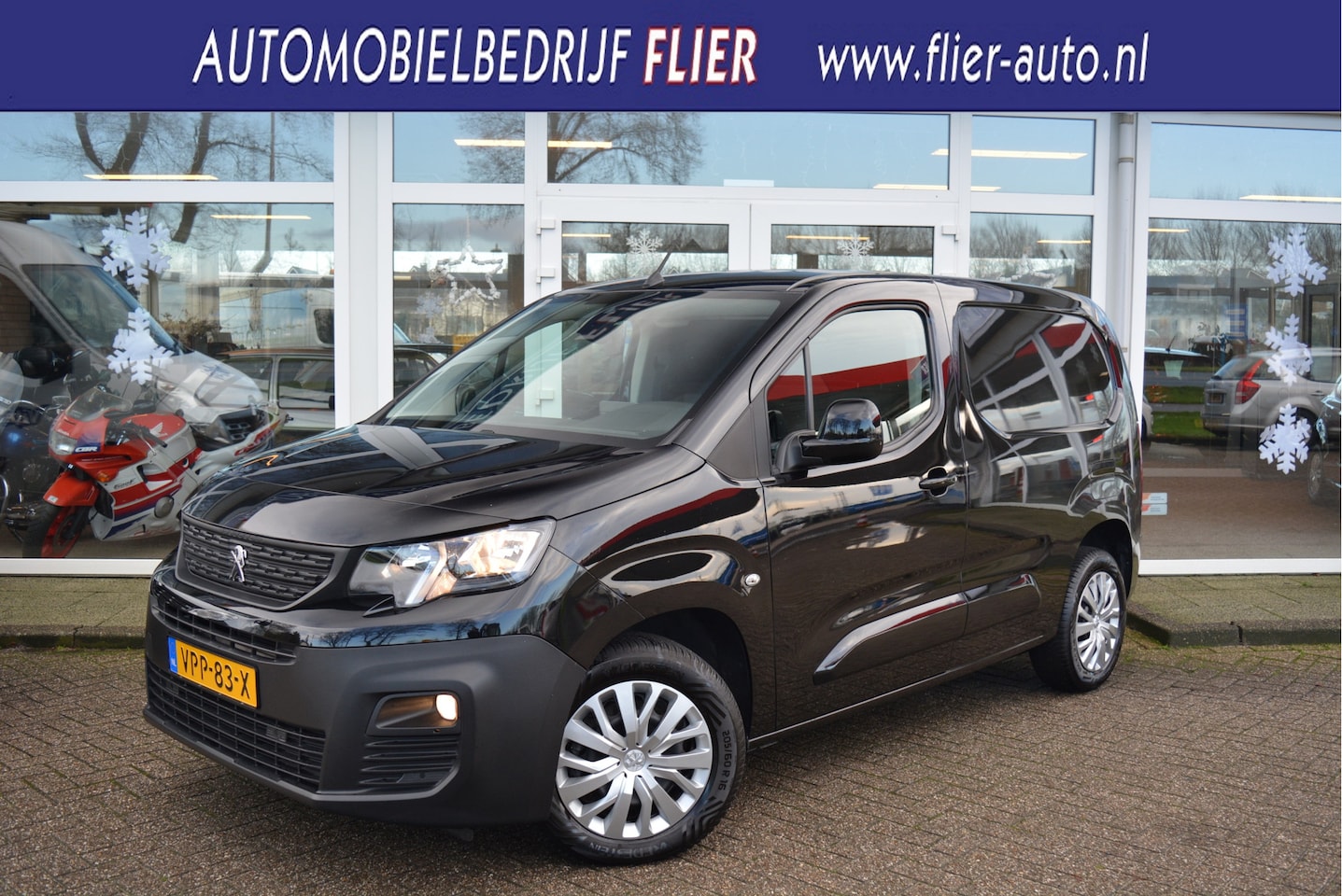 Peugeot Partner - 1.5 130PK BlueHDI Premium L1 Aut. | Clima | Adaptive | Trekhaak | Stoel VW | - AutoWereld.nl