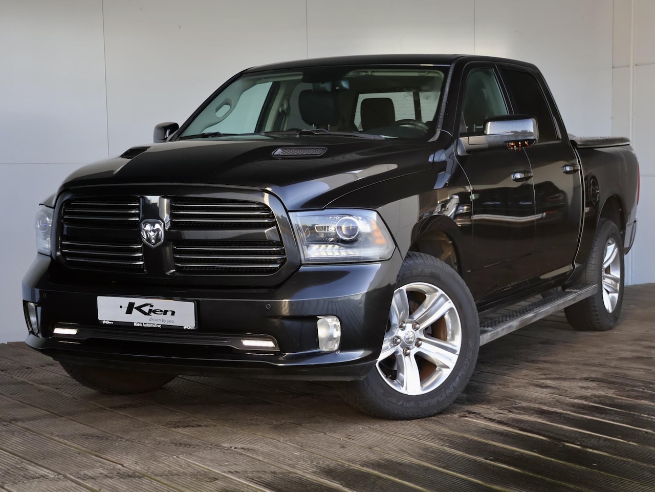 Dodge Ram 1500 - 5.7 V8 4x4 Crew Cab 5'7 Sport 5.7 V8 4x4 Crew Cab 5'7 Sport - AutoWereld.nl