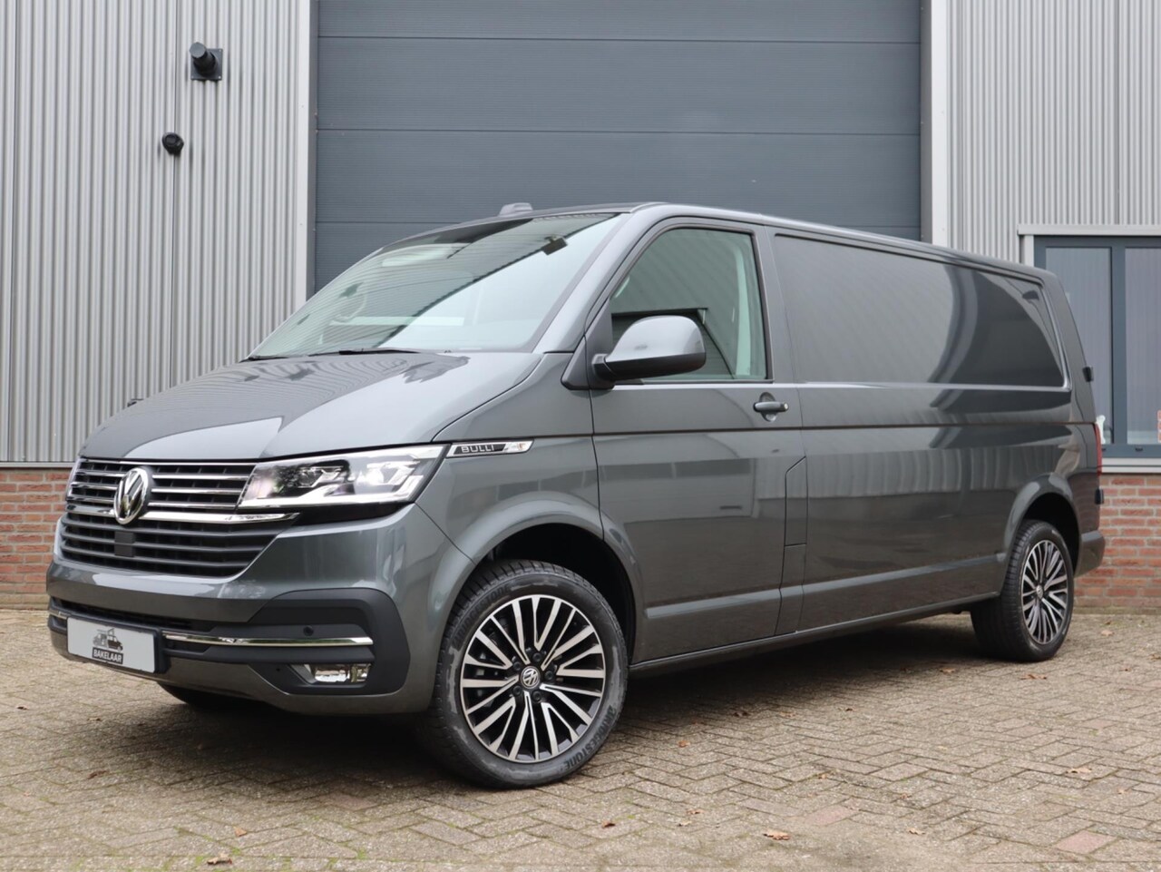 Volkswagen Transporter - Bulli 30 2.0 TDI 150pk Aut. Stoelverwarming, 3.000kg GVW, L2H1 - AutoWereld.nl