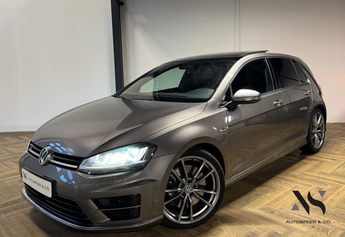 Volkswagen Golf - 2.0 TSI R 4Motion KEYLESS PANO - AutoWereld.nl