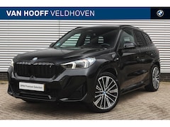 BMW iX1 - xDrive30 M Sport / Panoramadak / Sportstoelen / Parking Assistant Plus / M Adaptief onders