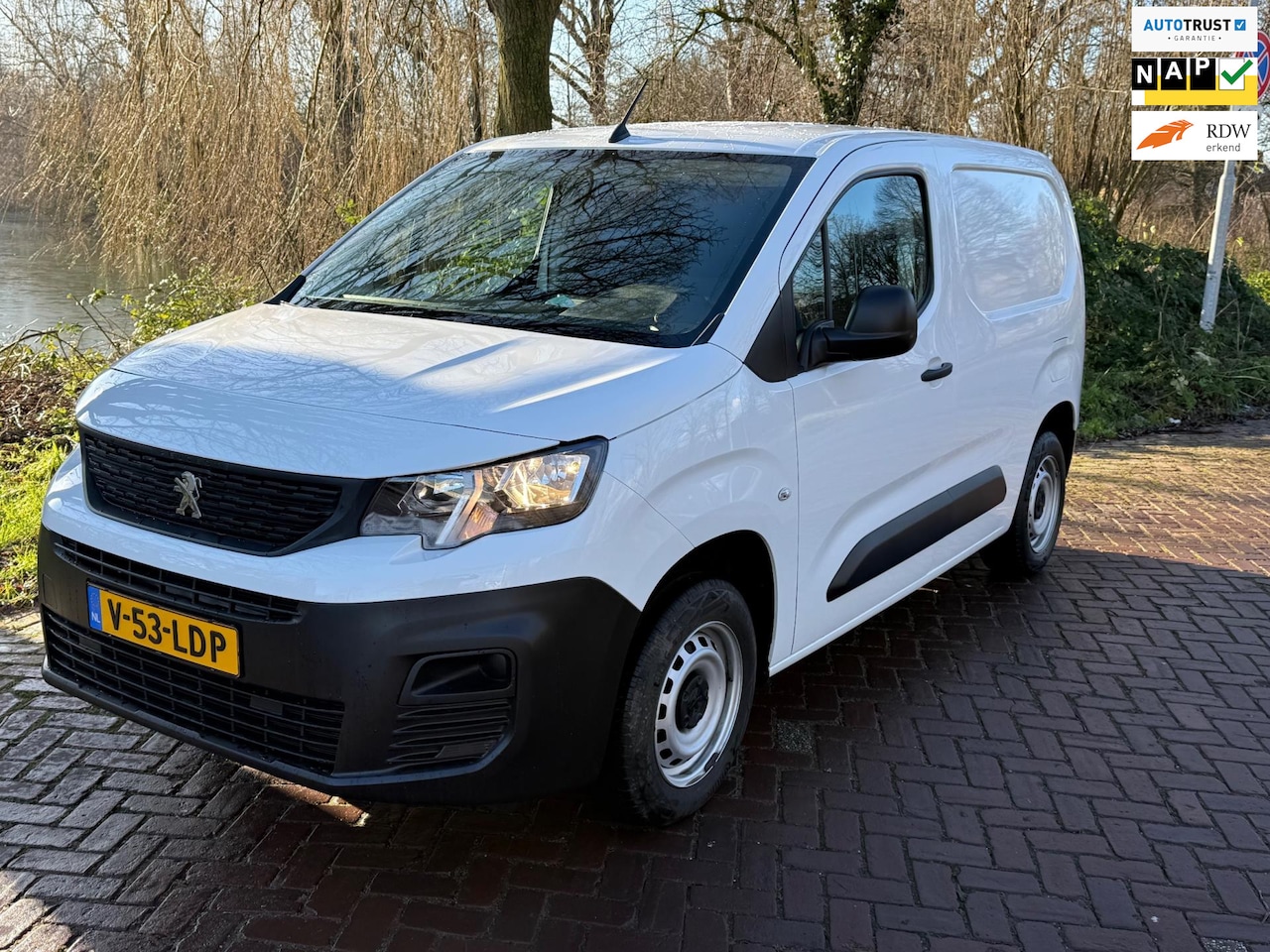 Peugeot Partner - 1.2 PureTech Pro 1 Eig. b.j. 6-2020 18000 km - AutoWereld.nl