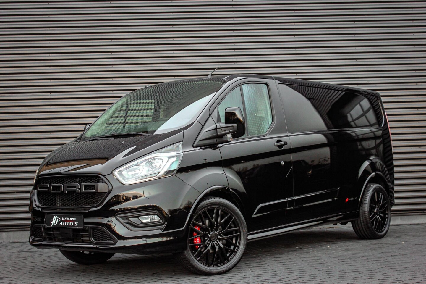 Ford Transit Custom - 2.0 TDCI L2H1 Sport 170PK AUTOMAAT / FULL OPTIONS / 1X SCHUIFDEUR / NAVIGATIE / APPLE CARP - AutoWereld.nl