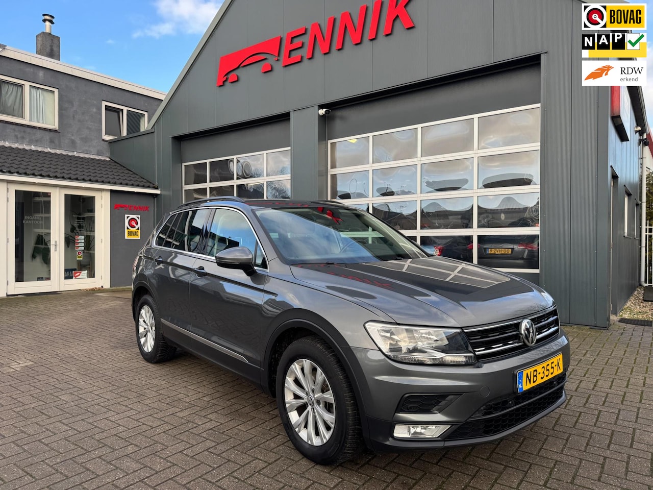 Volkswagen Tiguan - 1.4 TSI ACT Comfortline / Lane assist / Trekhaak Zwenkbaar / NL Auto met NAP. - AutoWereld.nl