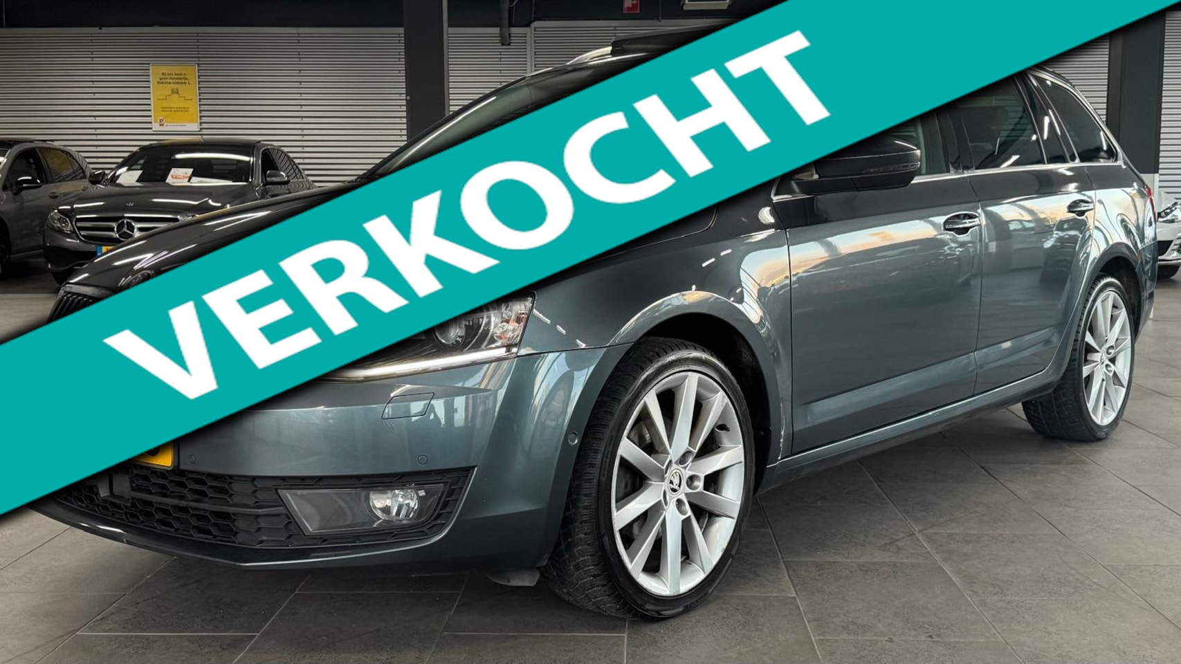 Skoda Octavia Combi - 1.4 TSI Greentech Elegance Businessline automaat panoramadak leer memory xenon vol opties - AutoWereld.nl