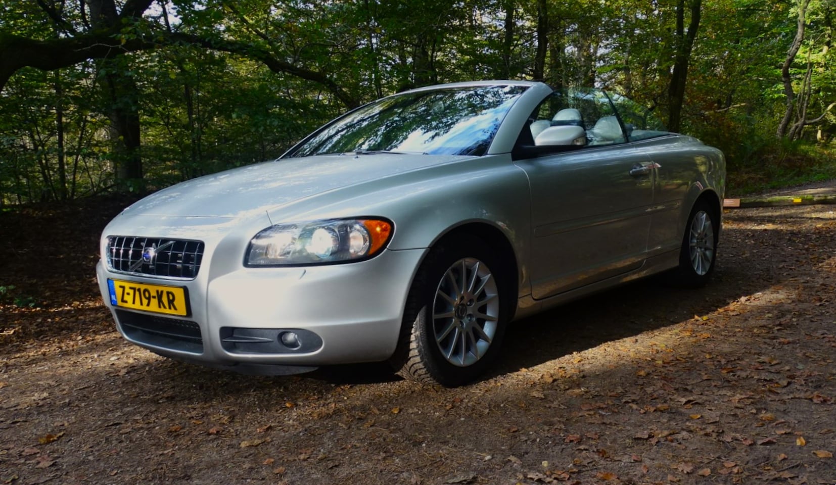 Volvo C70 Convertible - 2.5 T5 Summum BTW auto, Youngtimer, automaat, zeer mooi, aantoonbare lage km stand, dealer onderhouden - AutoWereld.nl