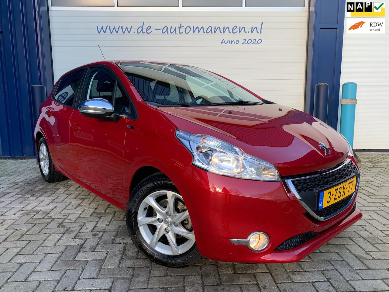 Peugeot 208 - 1.2 PureTech Style Pack 5-drs AUTOMAAT / NAVI / ECC / CRUISE / 2e EIG. / 32.495 km! - AutoWereld.nl