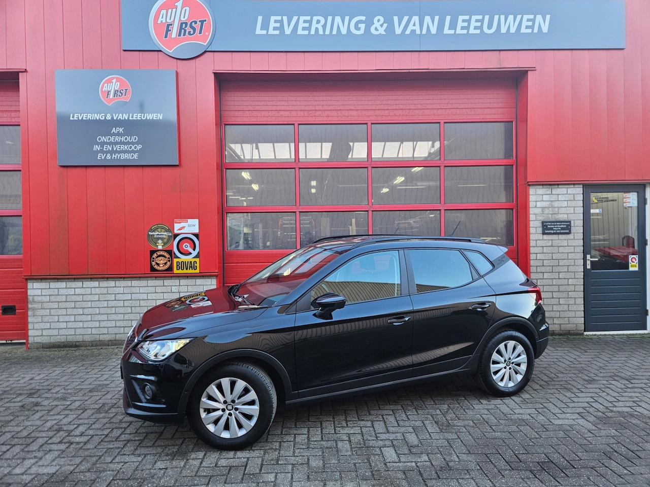 Seat Arona - 1.0 TSI Style Business Intense Navigatie/ Parkeersensoren V+A/ Cruise control/ Rijklaarpri - AutoWereld.nl