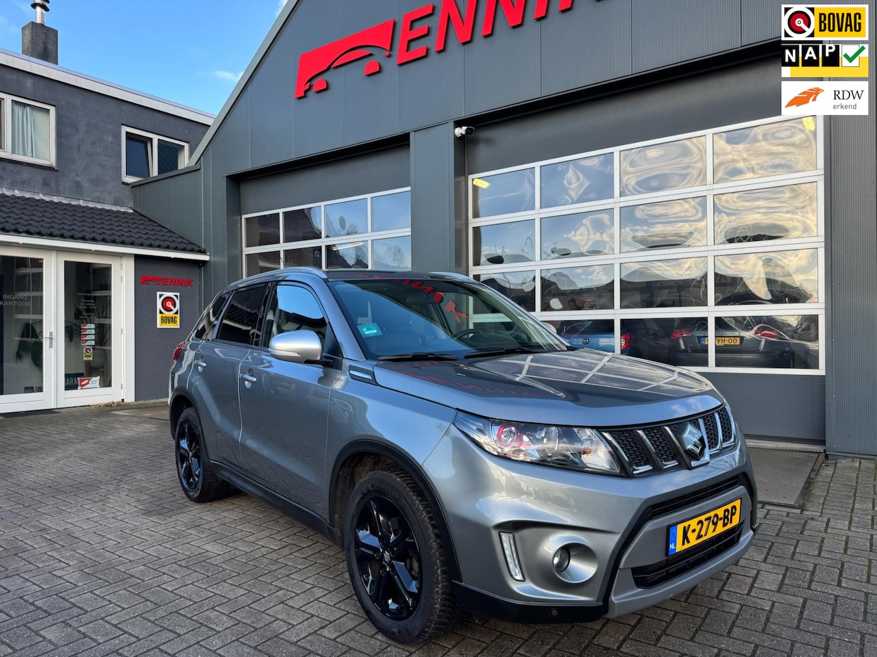 Suzuki Vitara - 1.4 S Allgrip 4x4 / ACC / Keyless / Camera / Trekhaak / Full Option !! . - AutoWereld.nl