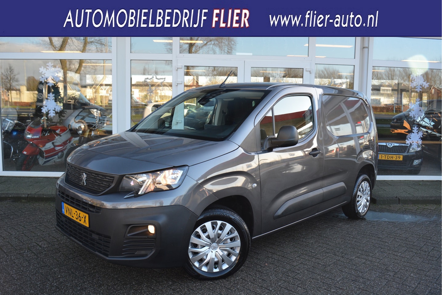 Peugeot Partner - 1.5 130PK BlueHDI Premium AUT. | Navi | Apple / Android | PDC | Ramen Rondom | - AutoWereld.nl