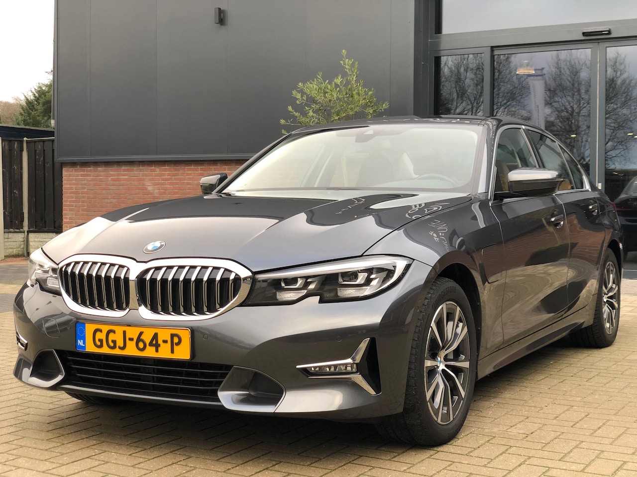 BMW 3-serie - 330e sport luxury line LEER CAMERA XENON CRUISE APPLE CARPLAY PDC CLIMA - AutoWereld.nl