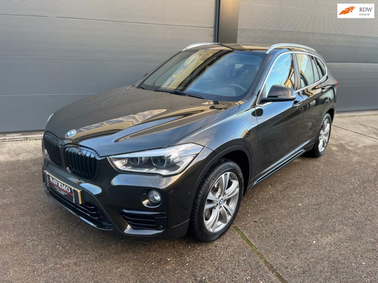 BMW X1 - XDrive20i High Executive Pano / Head-up / Afneembare trekhaak / - AutoWereld.nl