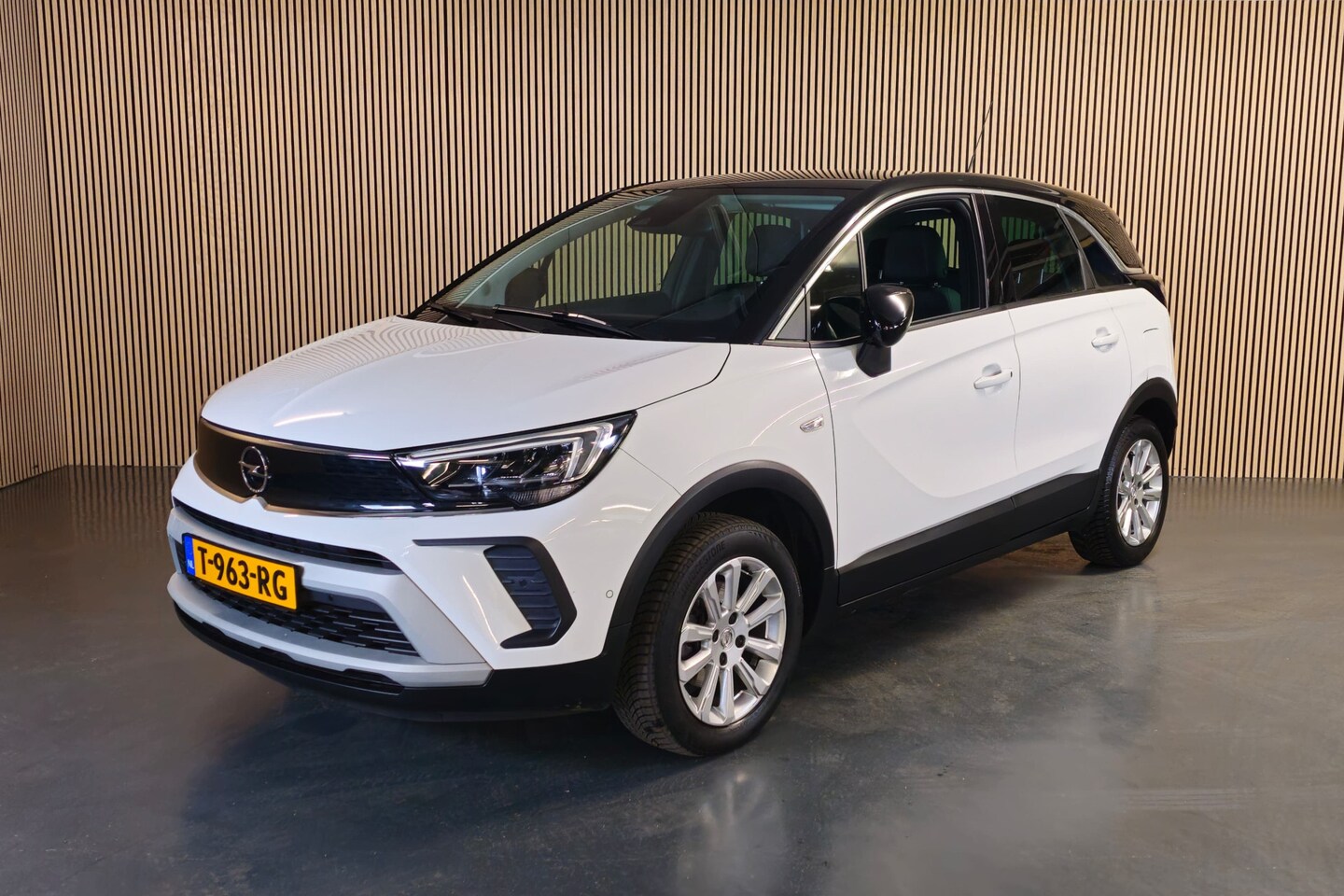 Opel Crossland - 1.2 Turbo Elegance - Stoel/Stuurverwarming - AppleCarplay/Android Auto - Two-tone - AutoWereld.nl