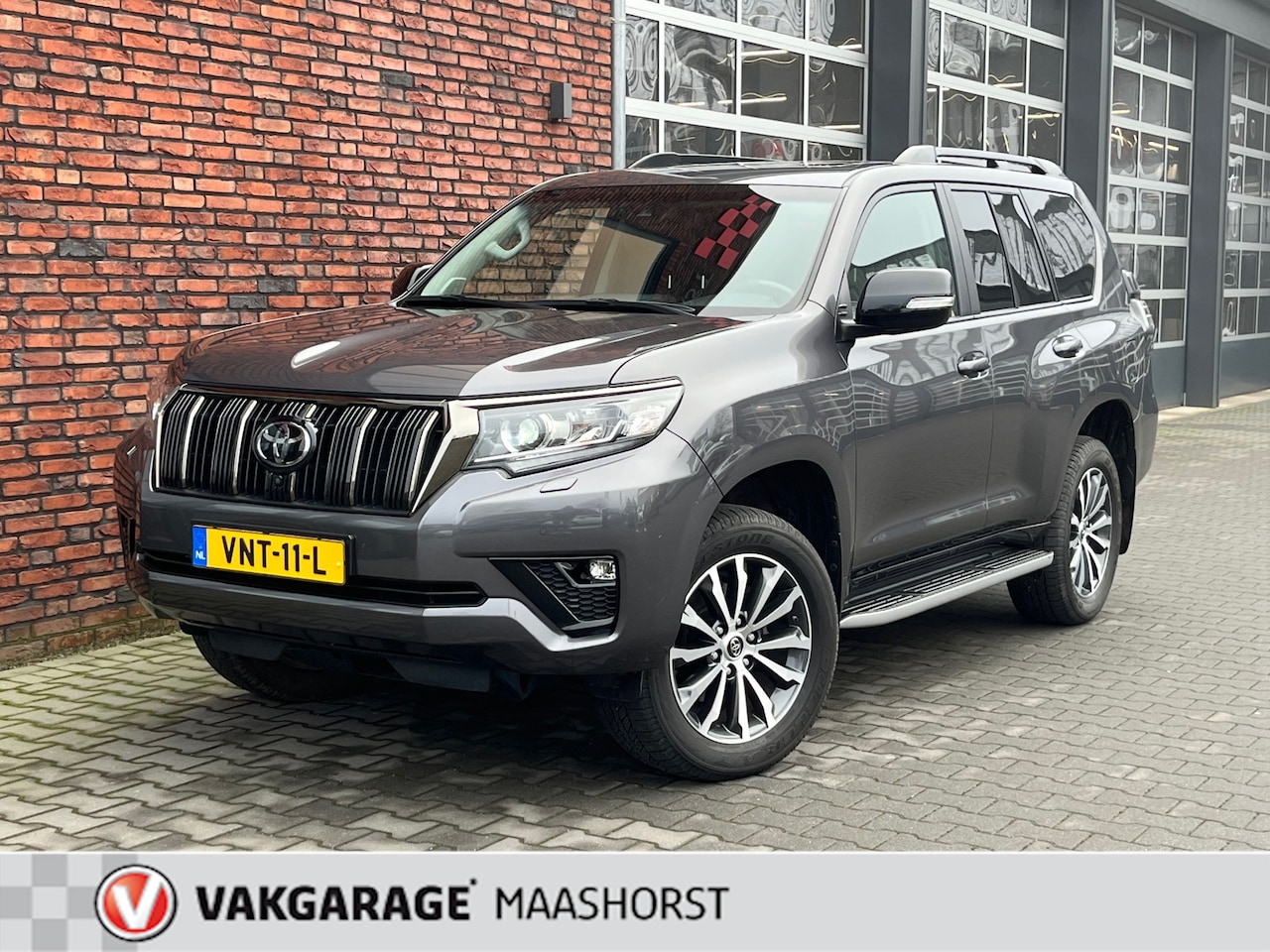 Toyota Land Cruiser - 2.8 D-4D-F Executive Window Van BPM-Vrij 360°Camera/Adapt.Cruise/Keyless/LaneAssist/Clima/ - AutoWereld.nl