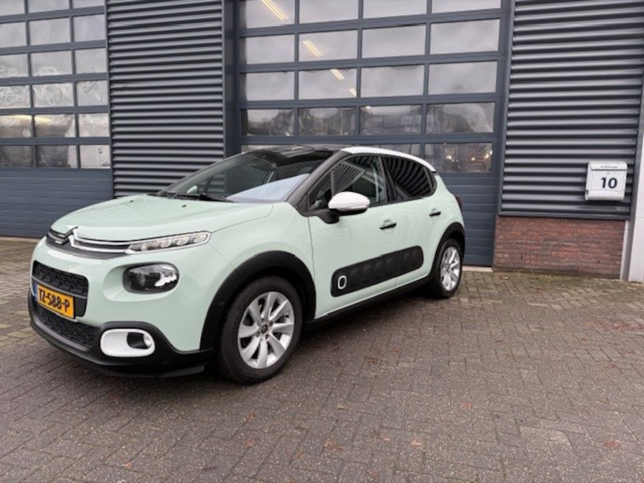 Citroën C3 - 1.2 PureTech Automaat Apple Carplay Camera Pdc Pano Stoelverw. - AutoWereld.nl