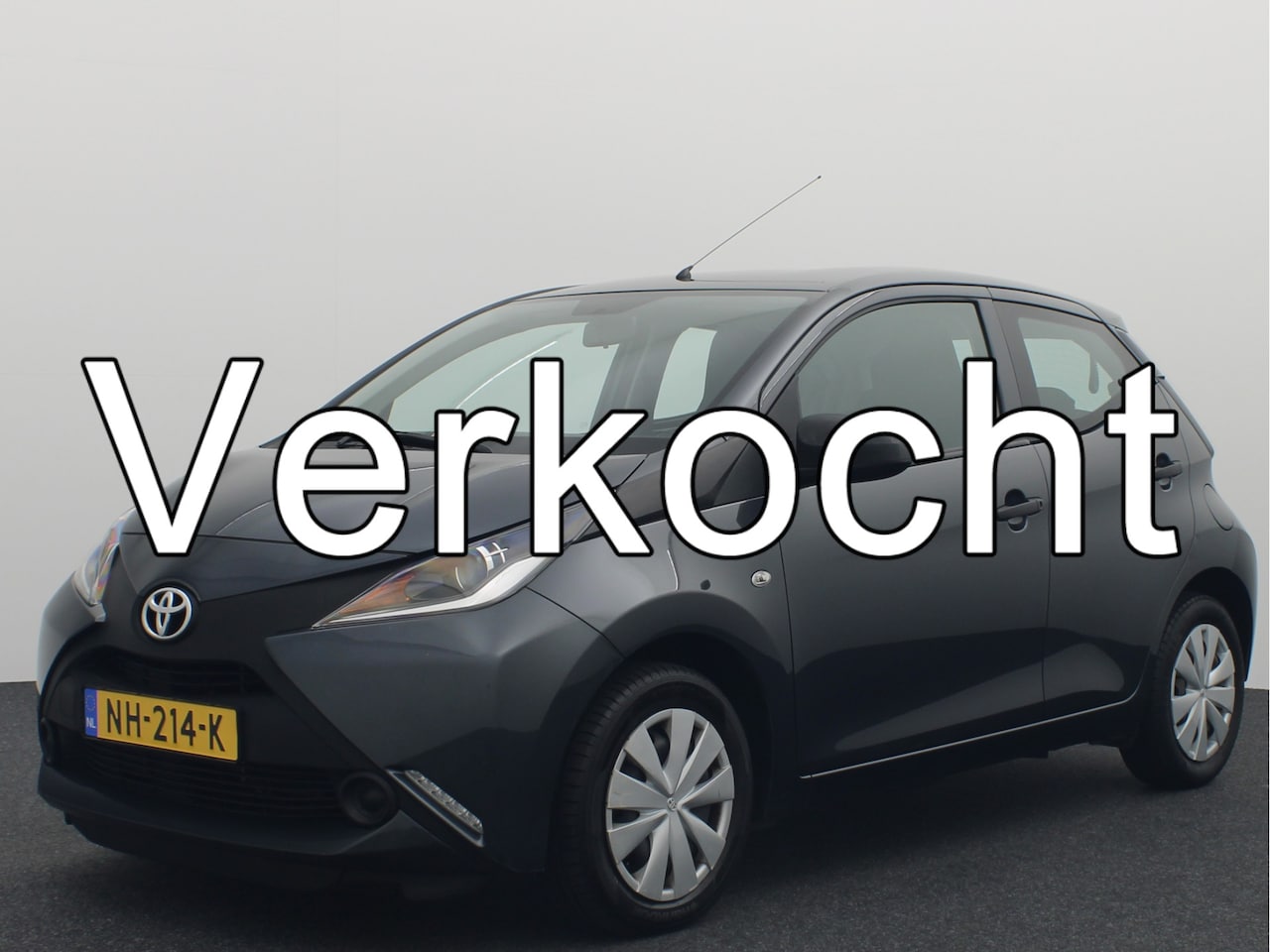 Toyota Aygo - 1.0 VVT-i x-fun AIRCO / BLUETOOTH / ELEK RAMEN / NL-AUTO - AutoWereld.nl