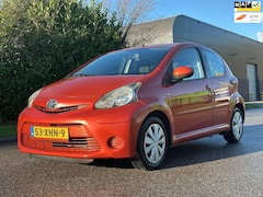 Toyota Aygo - 1.0 VVT-i Comfort Orange 5DR*Airco*Dealer onderhouden*NAP*AUX*2e eigenaar