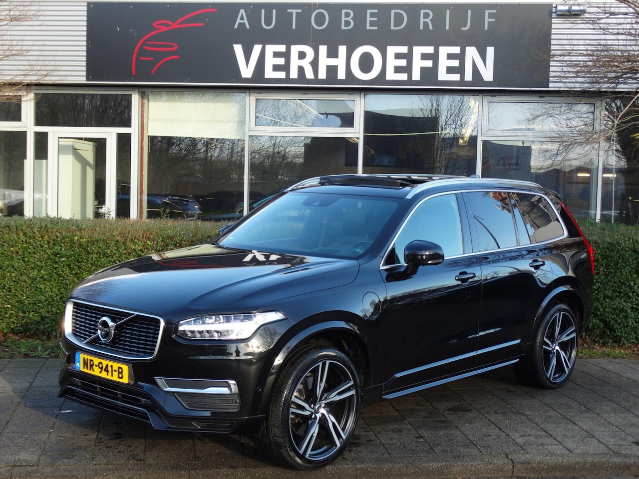 Volvo XC90 - 2.0 T8 Twin Engine AWD R-Design - 360 CAMERA - STUUR / STOEL VERW - BOU & WIL - VOL DEALER - AutoWereld.nl