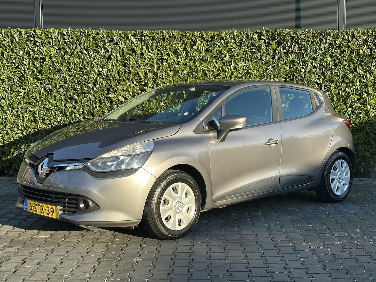 Renault Clio - 0.9 TCe EXPRESSION NL AUTO, NAP, AIRCO, CRUISE, NAVI - AutoWereld.nl