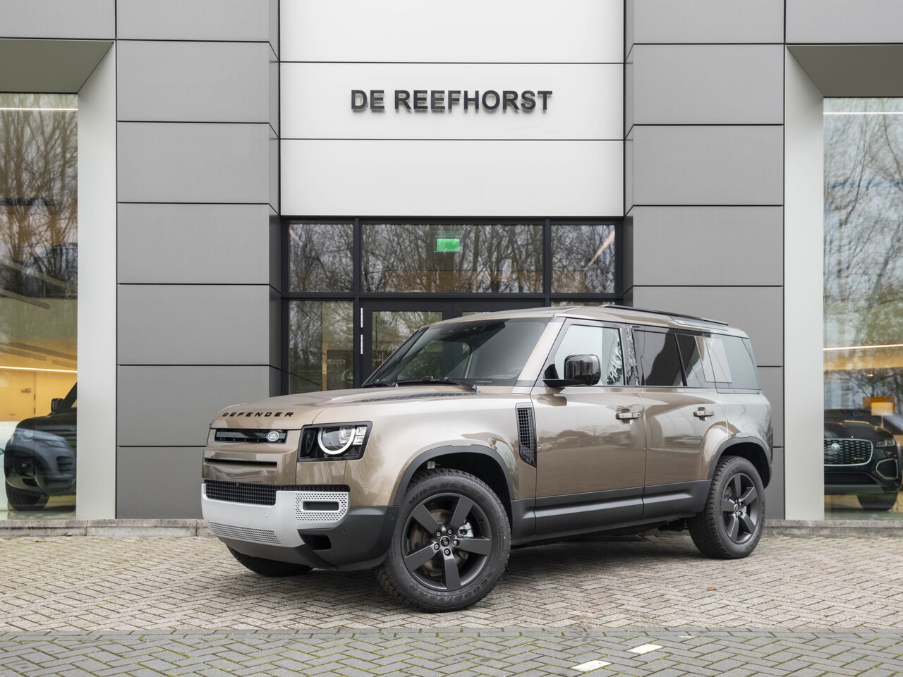 Land Rover Defender 110 - 3.0 D200 S Commercial | Air Suspension Pack | Driver Assist Pack | Cold Climate Pack - AutoWereld.nl