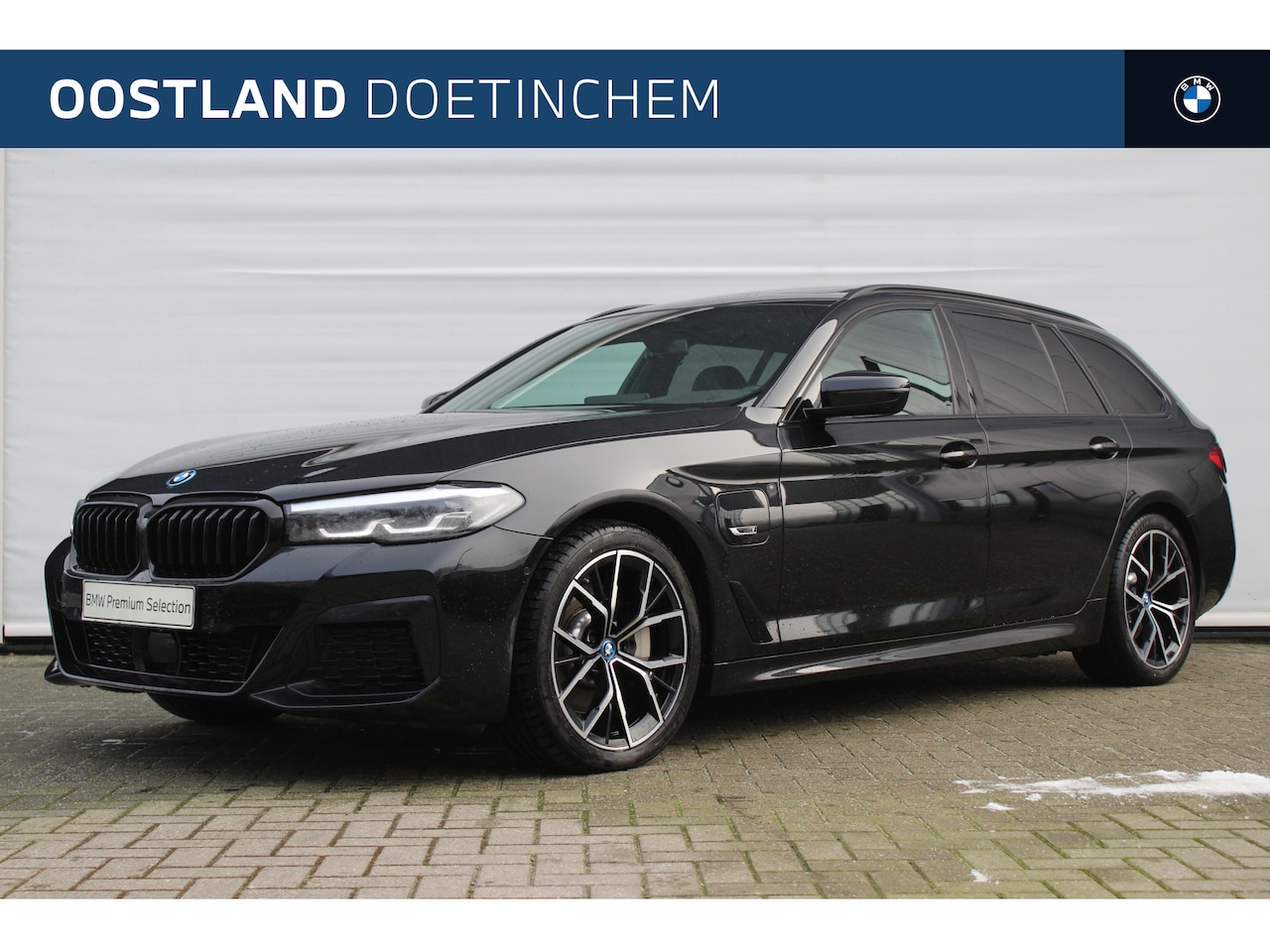 BMW 5-serie Touring - 530e xDrive High Executive M Sport Automaat / Panoramadak / Sportstoelen / Stoelverwarming - AutoWereld.nl