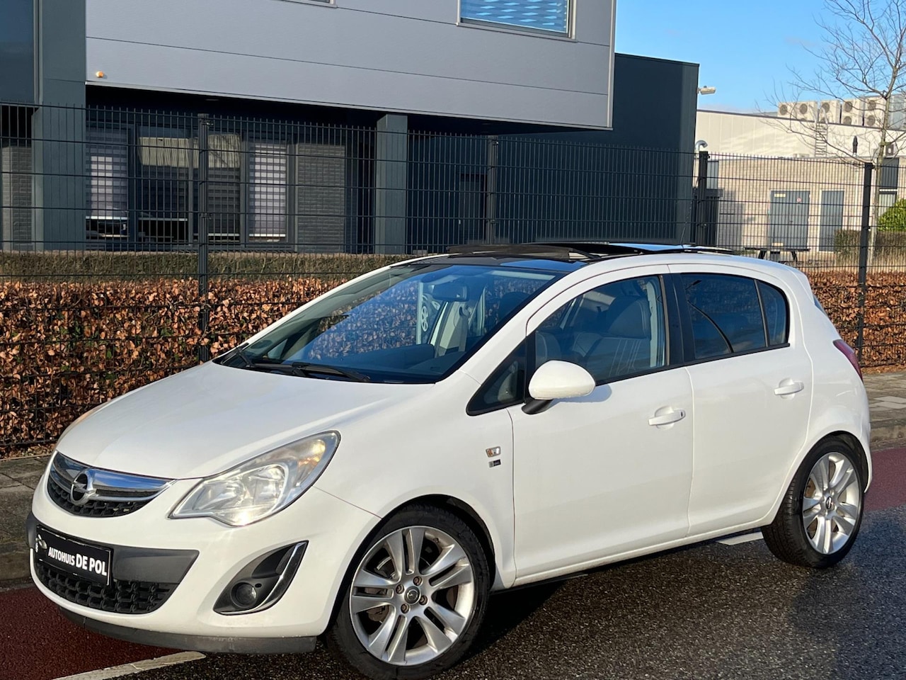 Opel Corsa - 1.4-16V Cosmo Navi Panoramadak Cruise/control Stoel-Stuur/Vrw Pakeersensor - AutoWereld.nl