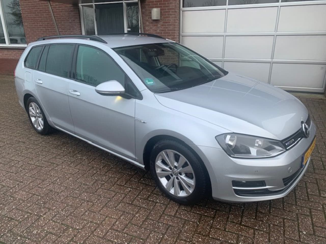 Volkswagen Golf Variant - 1.0 TSI Connected Series trekhaak / camera / navigatie - AutoWereld.nl